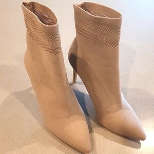 Steve Madden Beige Ankle Boots Size 7